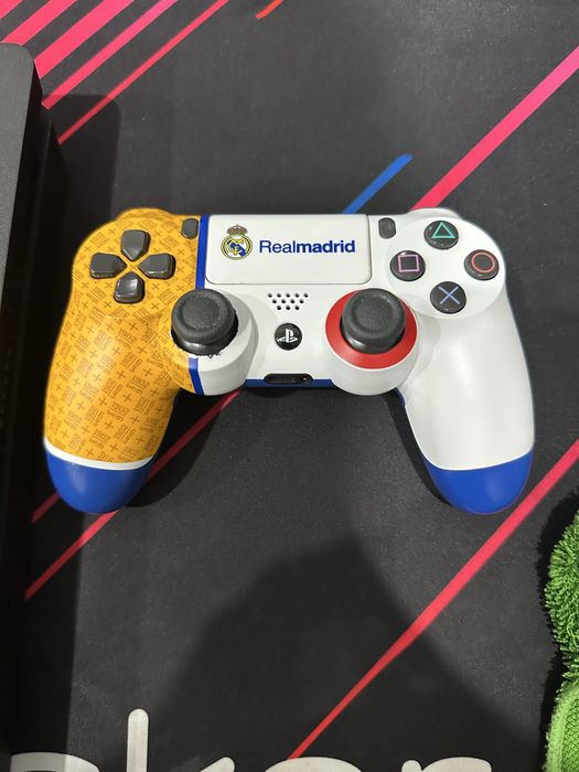 PS4 Slim 500 GB + DualShock 4 Real Madrid