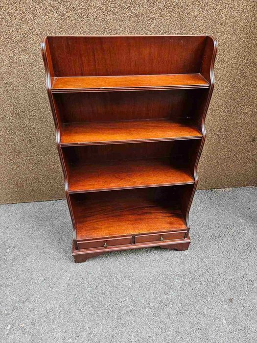 Библиотека с чекмедже и обков от месинг