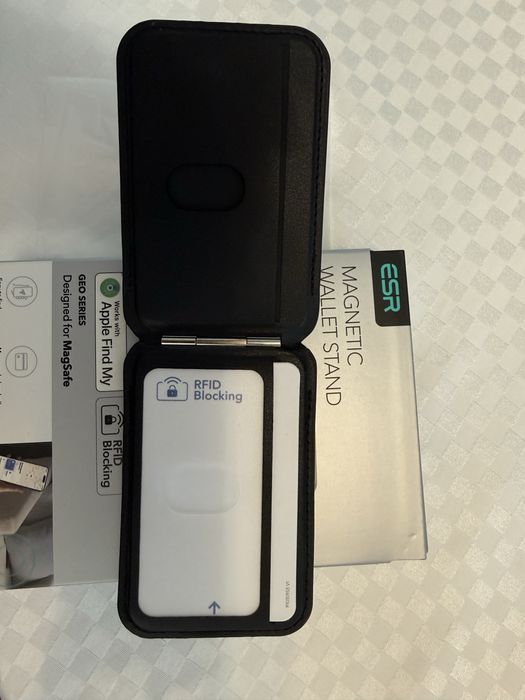 ESR Magnetic Wallet Stand