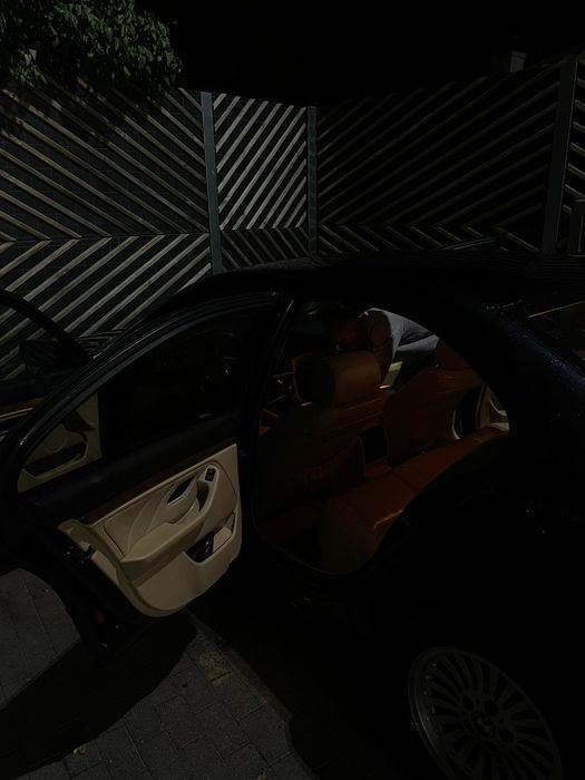 BMW E39 523i 1999 | Manual | Întreținut
