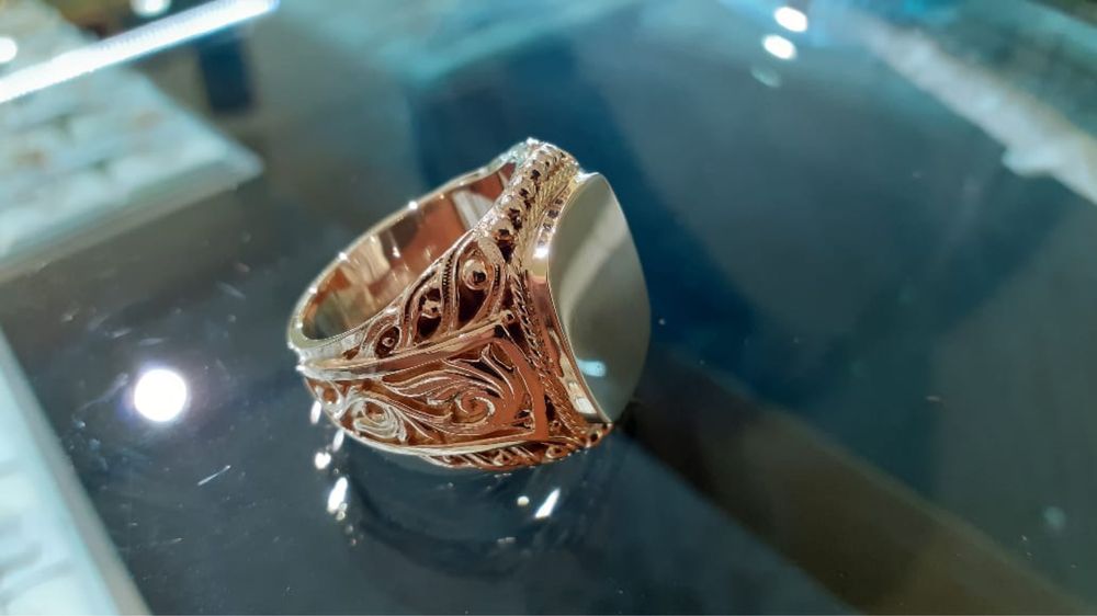 Продам золотую печатку 15грамм . 585 проба