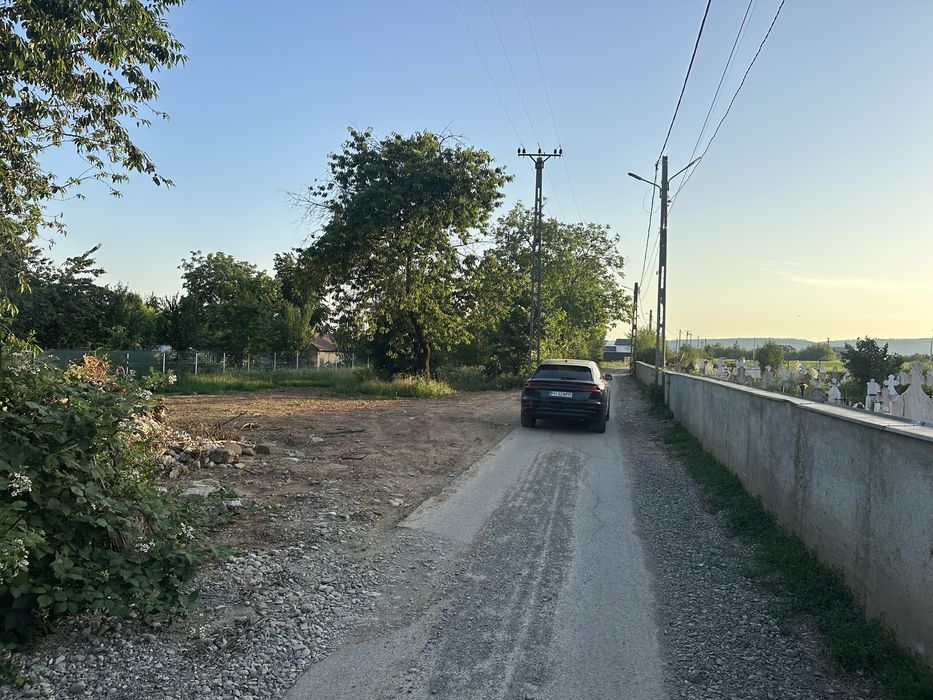 Vand teren plat urleta strada besericii. La 5km de campina Dreptunghiular 553mp pret 28€mp