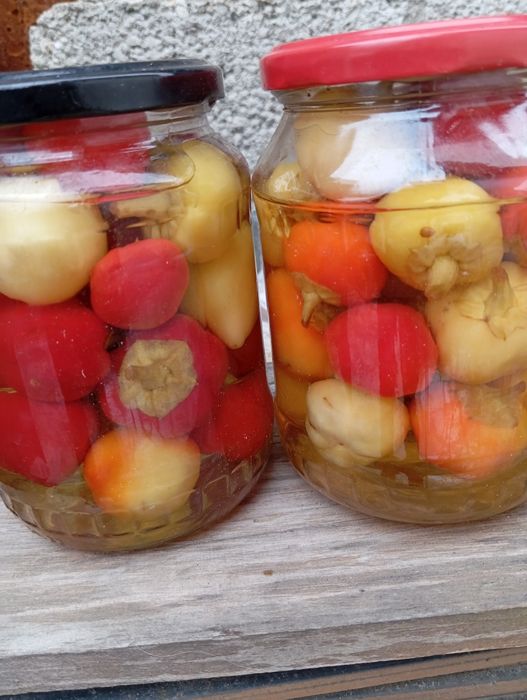 Домашна зимнина-пуешко месо,люти чушки,сладко