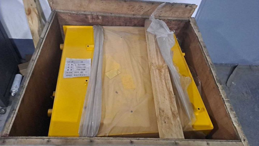 volvo EC210B . ЕС200D эксковаторларига топливннй бак сотилади