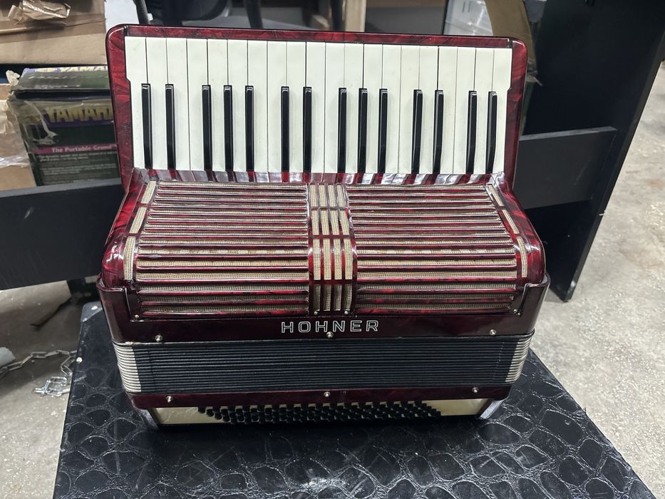 Acordeoane acordeon Hohner cu 80 basi vergea sita potcoava