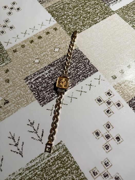 Женские часы.