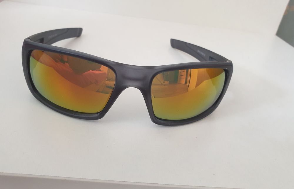 Очки солнцезащитные