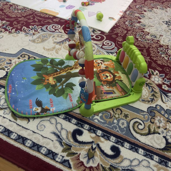 Продам развивающий коврик с пианино