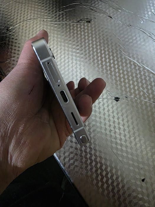 Продам Samsung Galaxy S25