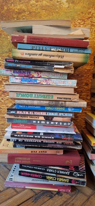 Книги най-различни жанрове