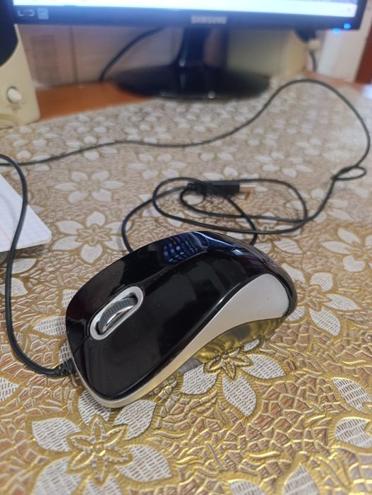 Срочно продам проводную компьютерную мышь