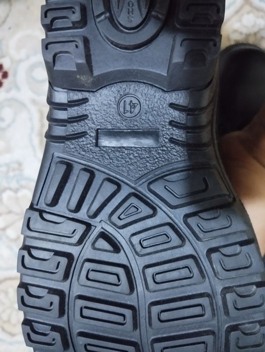 Подам берцы новые черные