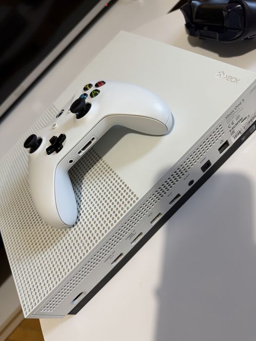 Xbox One S 781GB