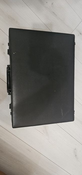 Чемодан дипломат