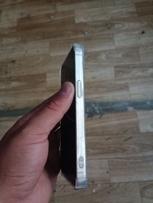 Iphone 13  в хорошем состояние
