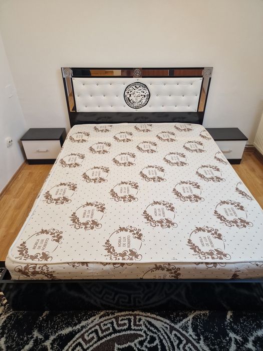 Pat + canapele living și masă