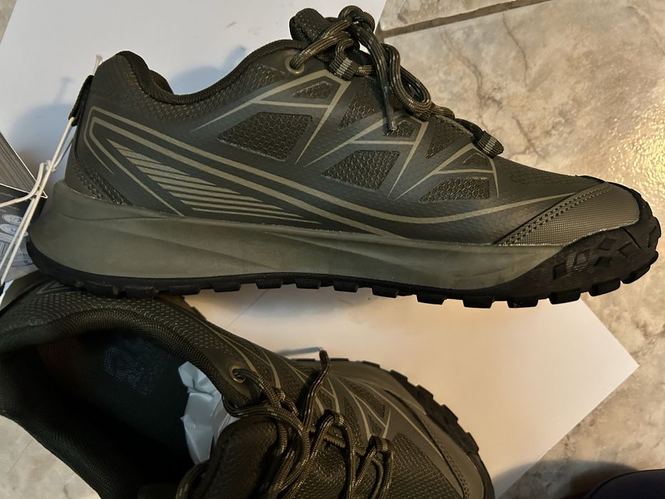 Vand pantofi trekking barbatesti GoActive marimea 43 noi.