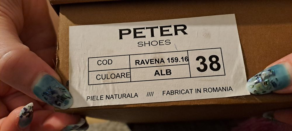 Pantofi sport "" adidasi " piele  interior si exterior.