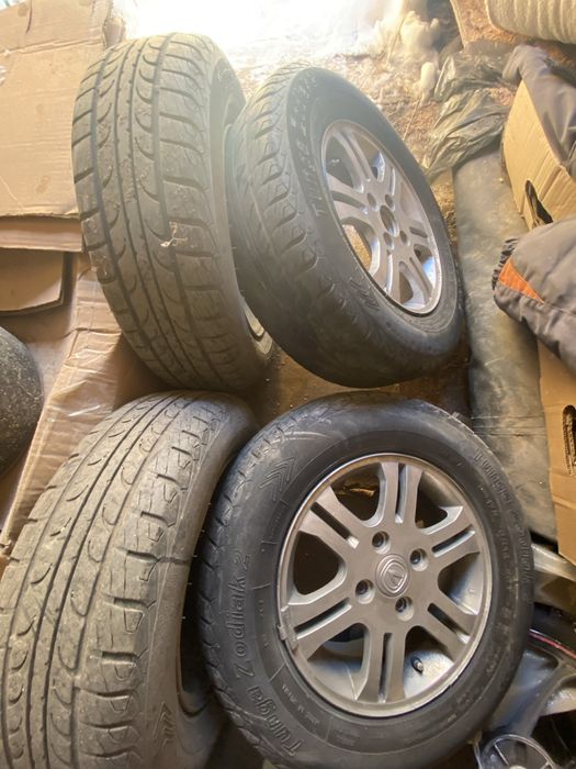 Продам летний комплект с дисками и зимний комплект R13