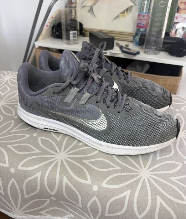 Adidasi Nike running