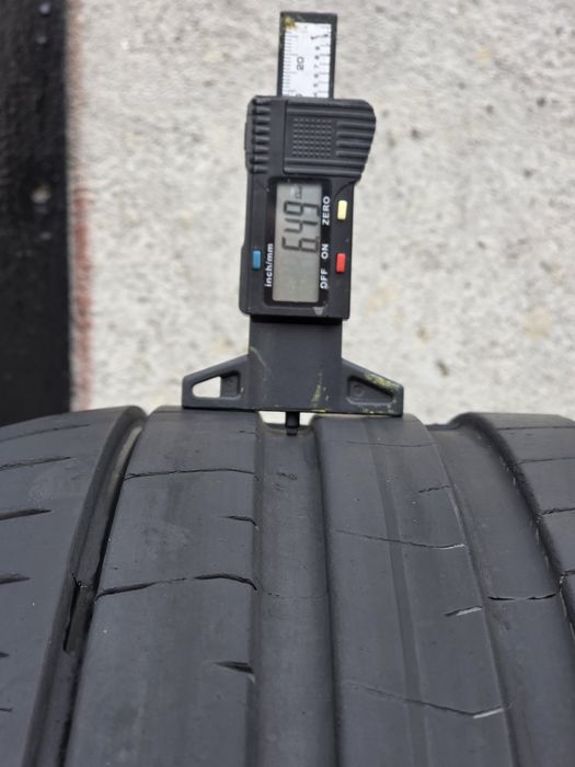 Vând două anvelope de vara pirelli p zero 275 40 21 dot 0923
