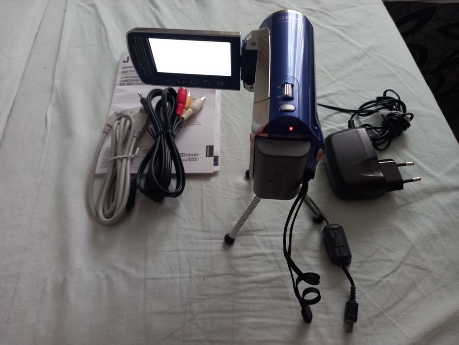 Продавам камера JVC Everio Dual Sim НОВА