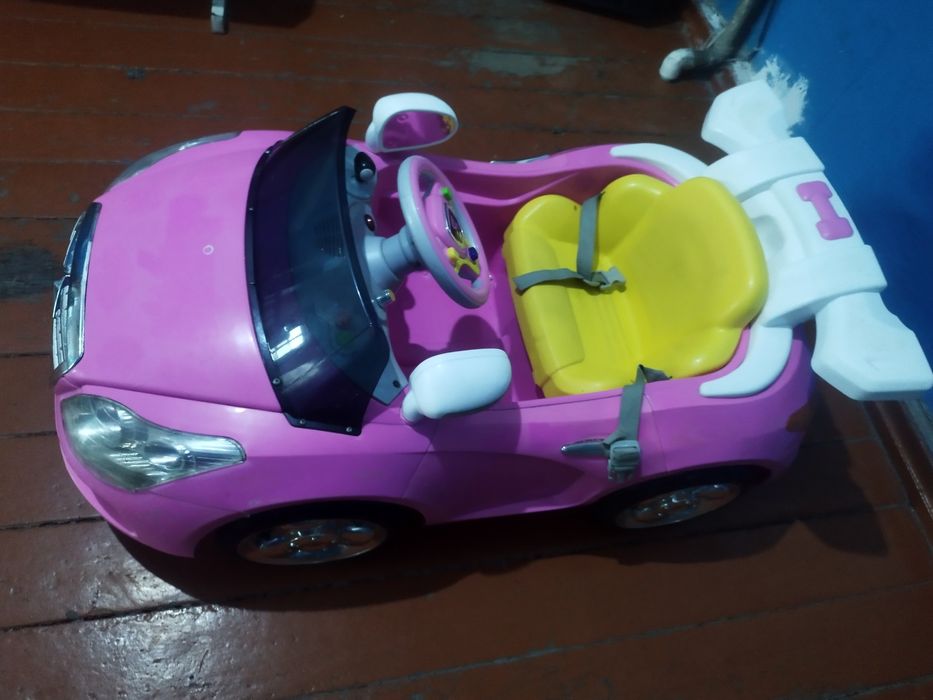 Продаю детскую машинку б/у.