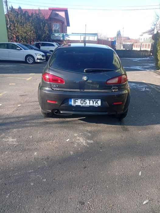 Vând Alfa Romeo 147