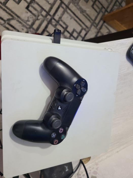 Play Station 4 slim