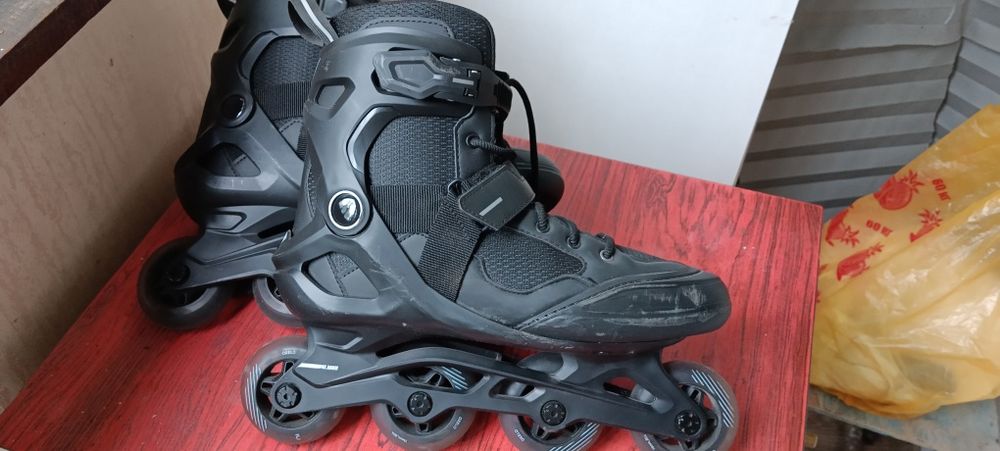 Продам коньки роликовые.