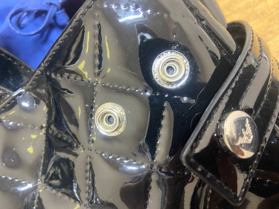 Продам женскую сумку Armani