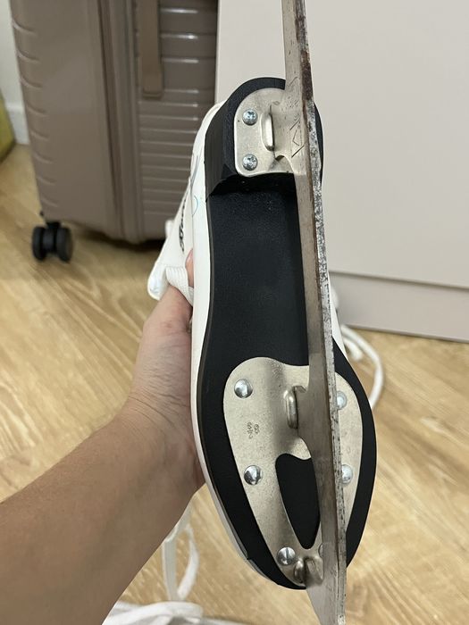 Коньки фигурные 35разм