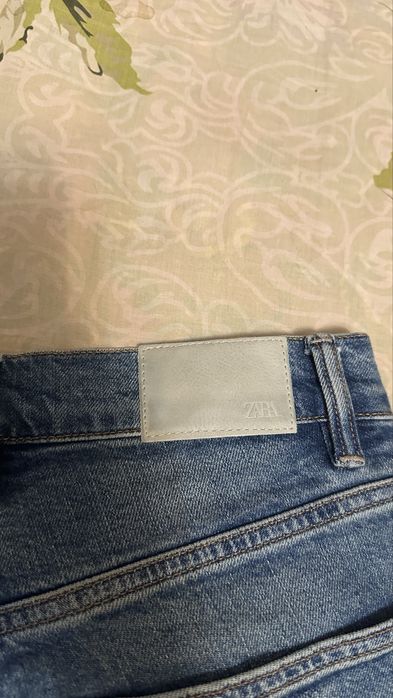Джинсы Zara (крой Straight)