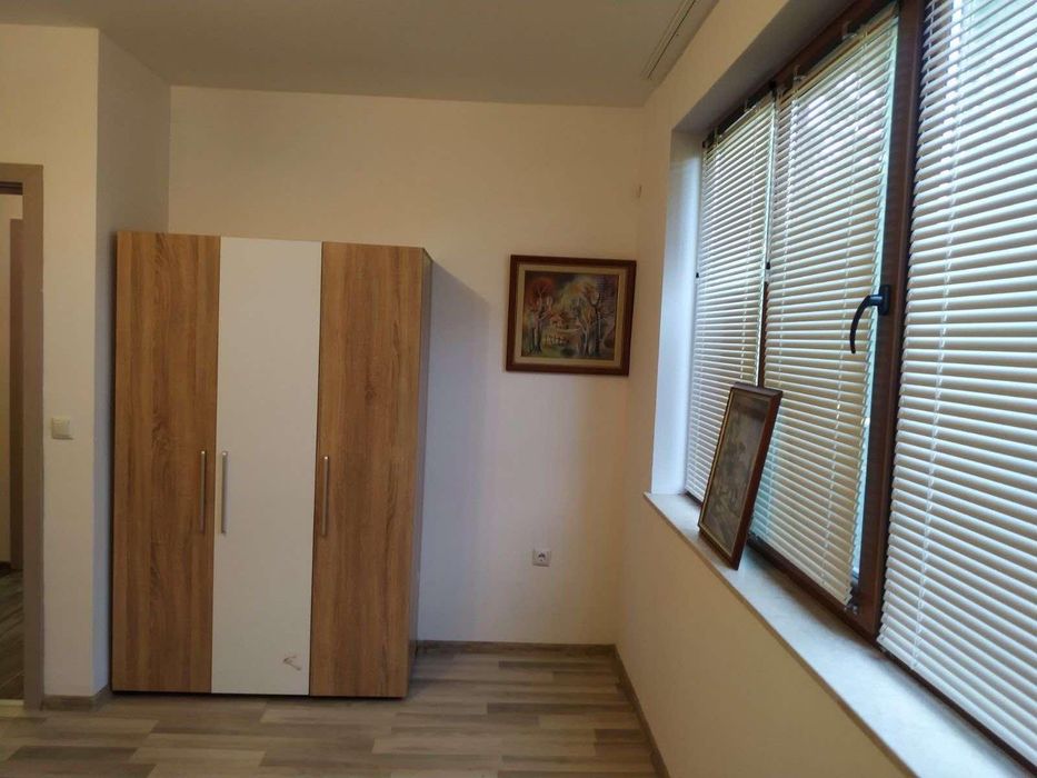 Дава се под наем Тристаен апартамент в Варна, Бриз - 80 кв.м за 900 € - Снимка #3