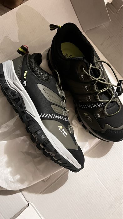 Кроссовки детские новые