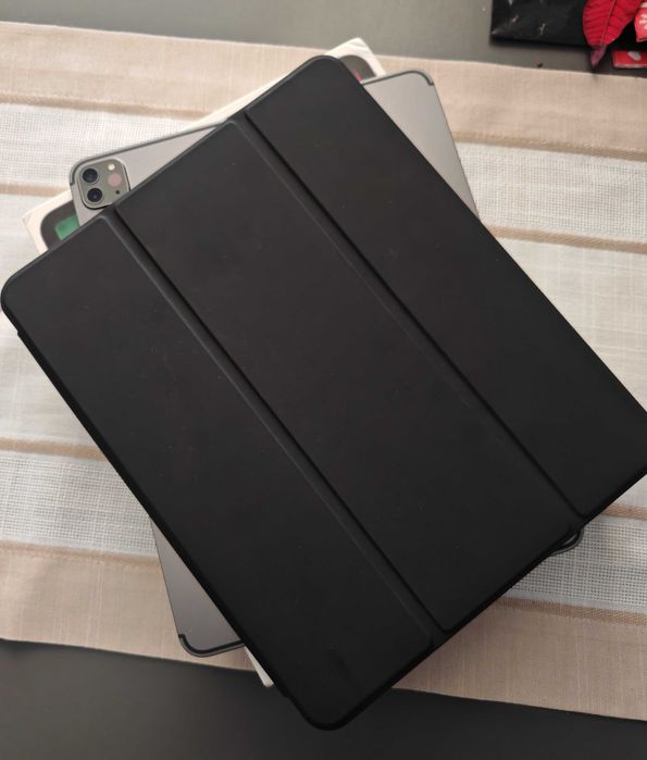 iPad Pro 12,9 inchi (generația a 4-a) Wi‐Fi + Cellular .