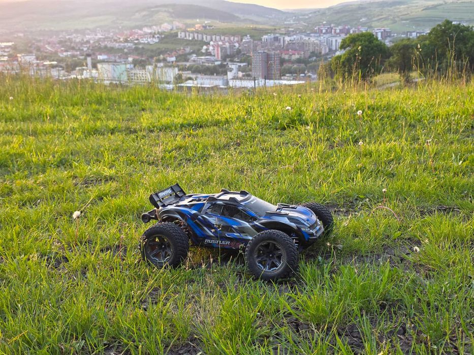 Automodel Traxxas Rustler 4x4 Ultimate + 3 Baterii si Incarcator + multe alte accesorii
