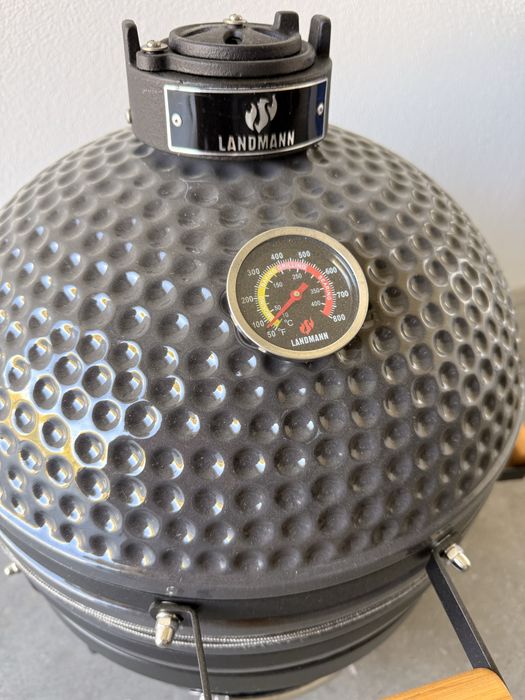 Gratar gradina cu carbuni, fix, din ceramica + inox, 55 x 55 cm, Landmann Kamado 572, cu capac, cu ceas de temperatura, 2 niveluri de gatit