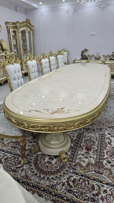 Продам Гостиный стол с тулем.