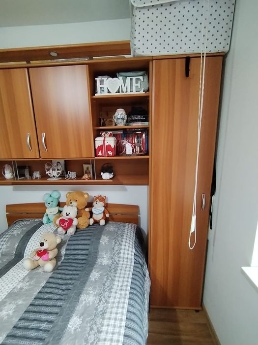 Vând cadru cu șifonier lems, culoare cireș.