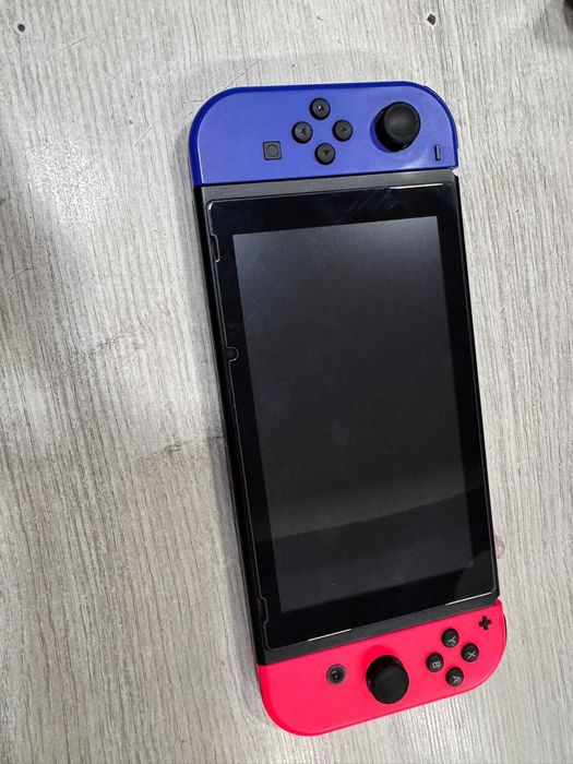 Nintendo Switch -Пълен комплект + 2 игри