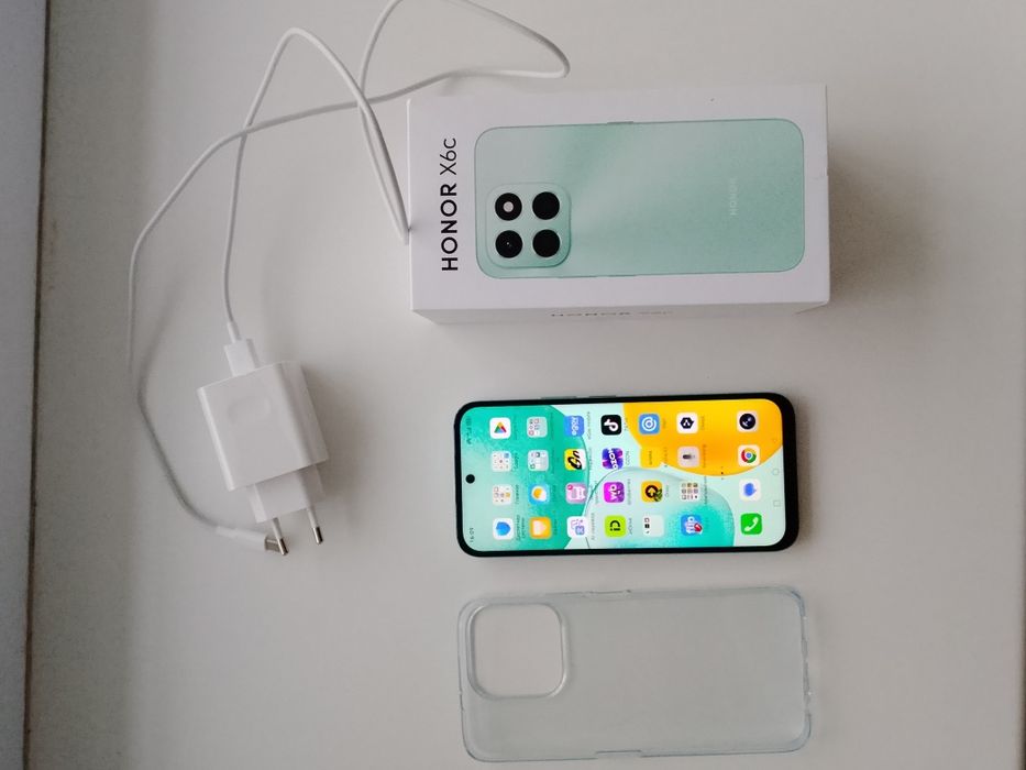 Продам смартфон Honor x6c