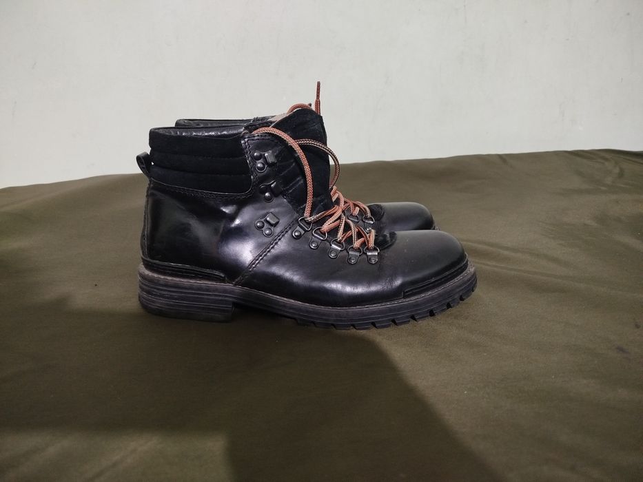 Продам кожаные казачки.