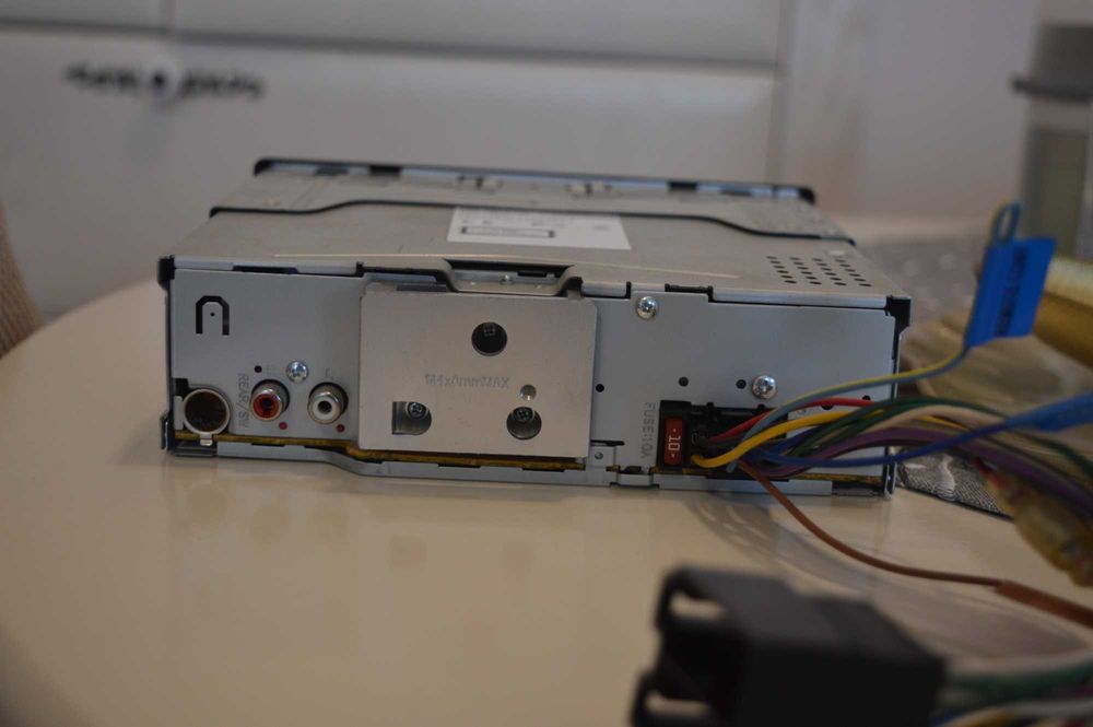 CD Reciever за кола KENWOOD KDC 3054-U с USB порт 4х50 вата