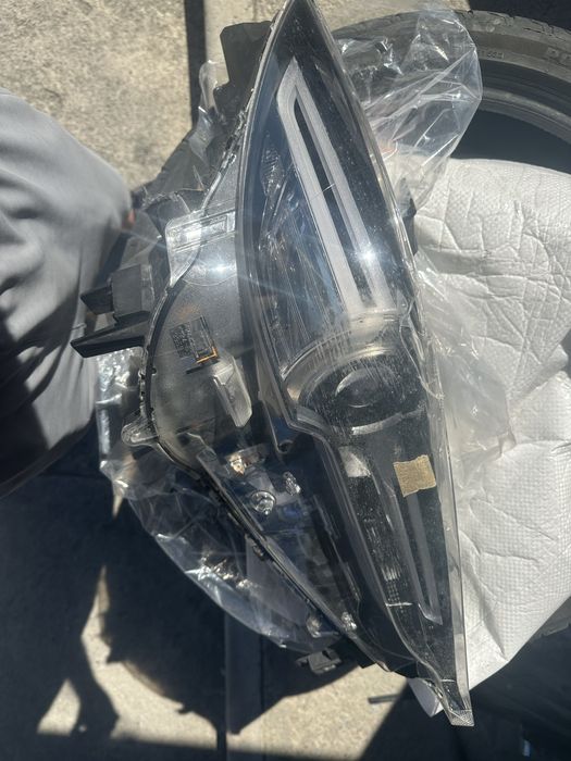 Mazda Cx5 Full Led Оригинален десен фар с пукнато стъкло