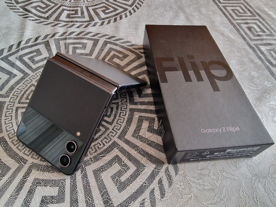 Samsung Z Flip 4 Перфектен
