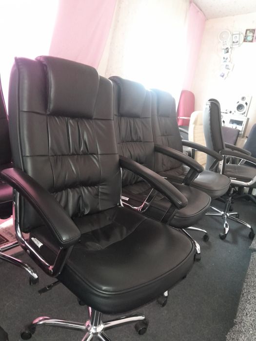 Кресло сотилади офисные