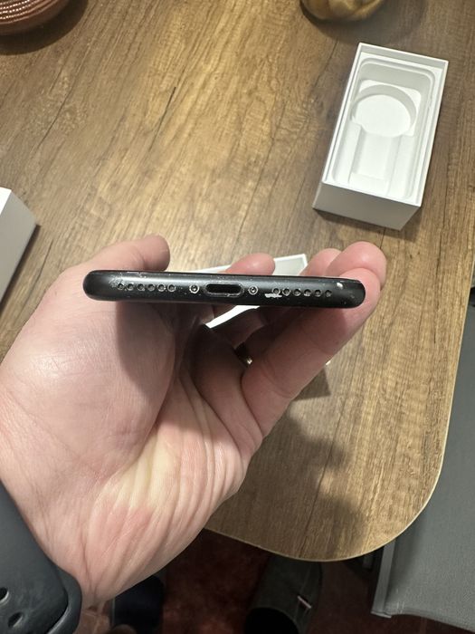 Vand Iphone 7 black 32 gb