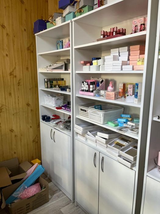 Продам витрину, шкаф, кассовый столик