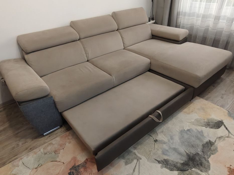 Canapea-coltar extensibila din catifea